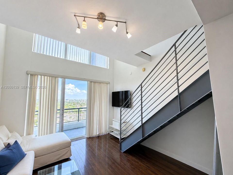 For Rent: $2,750 (1 beds, 1 baths, 705 Square Feet)