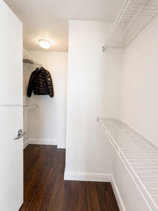 For Rent: $2,750 (1 beds, 1 baths, 705 Square Feet)