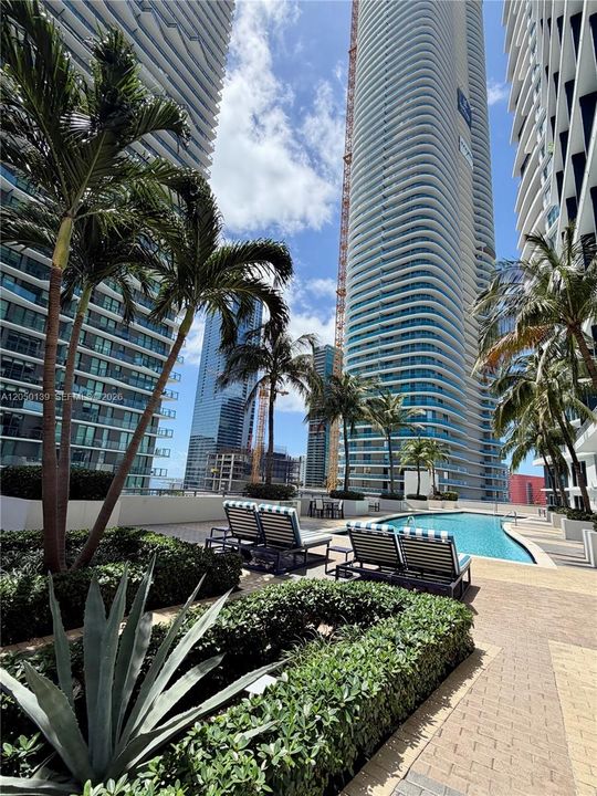 For Rent: $2,750 (1 beds, 1 baths, 705 Square Feet)