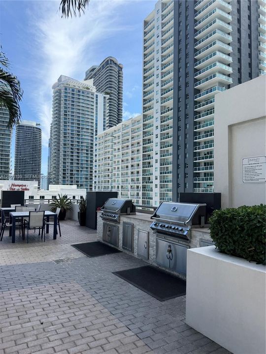 For Rent: $2,750 (1 beds, 1 baths, 705 Square Feet)