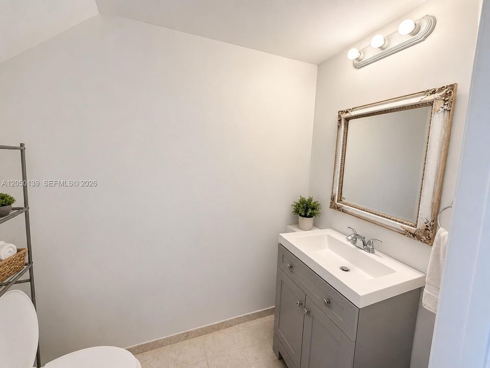 For Rent: $2,750 (1 beds, 1 baths, 705 Square Feet)