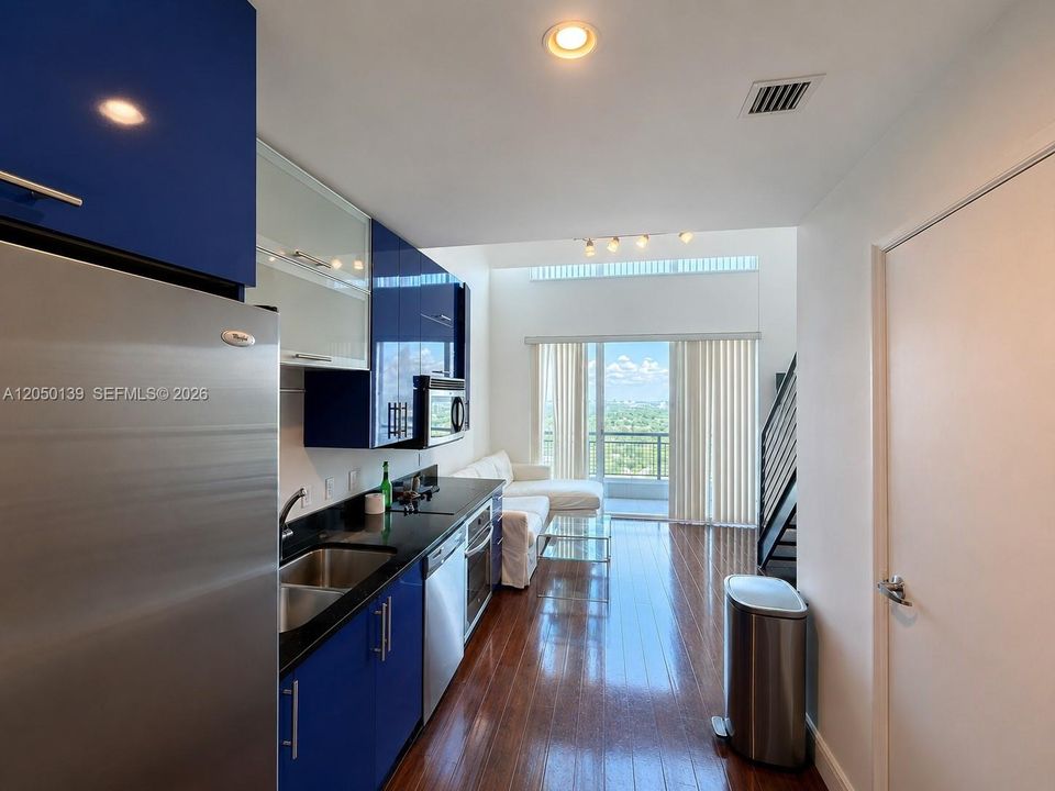 For Rent: $2,750 (1 beds, 1 baths, 705 Square Feet)