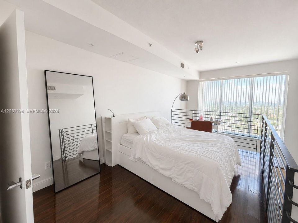For Rent: $2,750 (1 beds, 1 baths, 705 Square Feet)