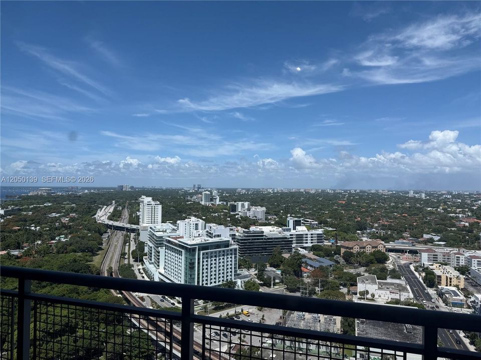 For Rent: $2,750 (1 beds, 1 baths, 705 Square Feet)