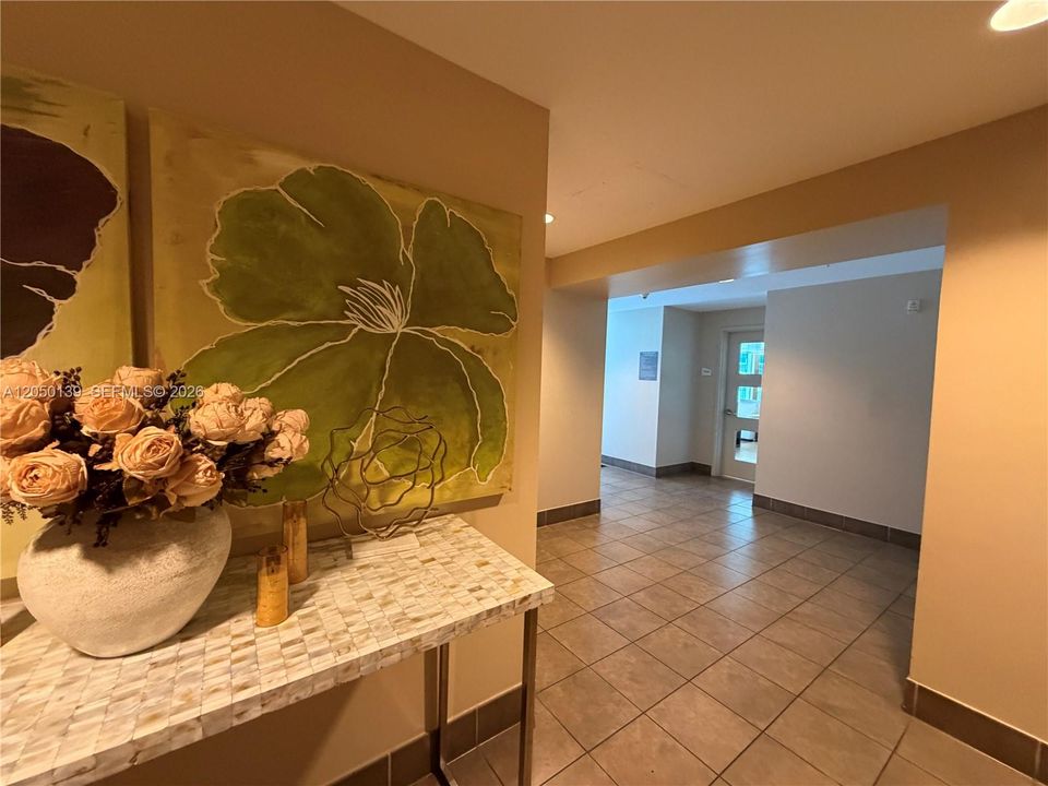 For Rent: $2,750 (1 beds, 1 baths, 705 Square Feet)