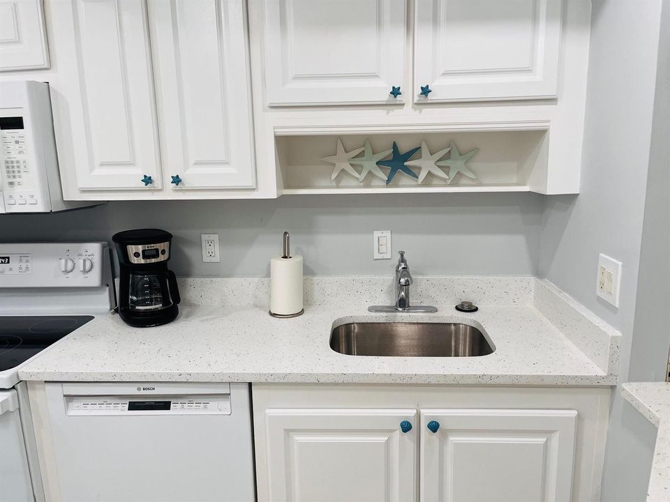 New quartz counters