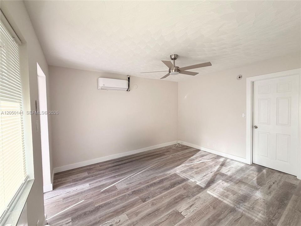 For Rent: $2,350 (1 beds, 1 baths, 799 Square Feet)