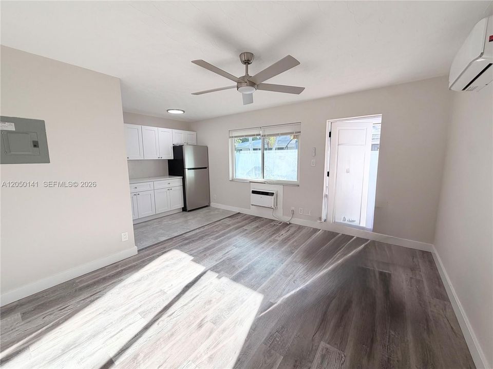 For Rent: $2,350 (1 beds, 1 baths, 799 Square Feet)