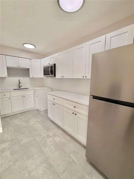 For Rent: $2,350 (1 beds, 1 baths, 799 Square Feet)