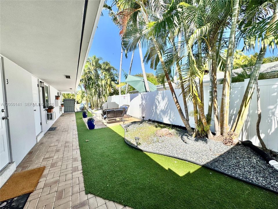 For Rent: $2,350 (1 beds, 1 baths, 799 Square Feet)