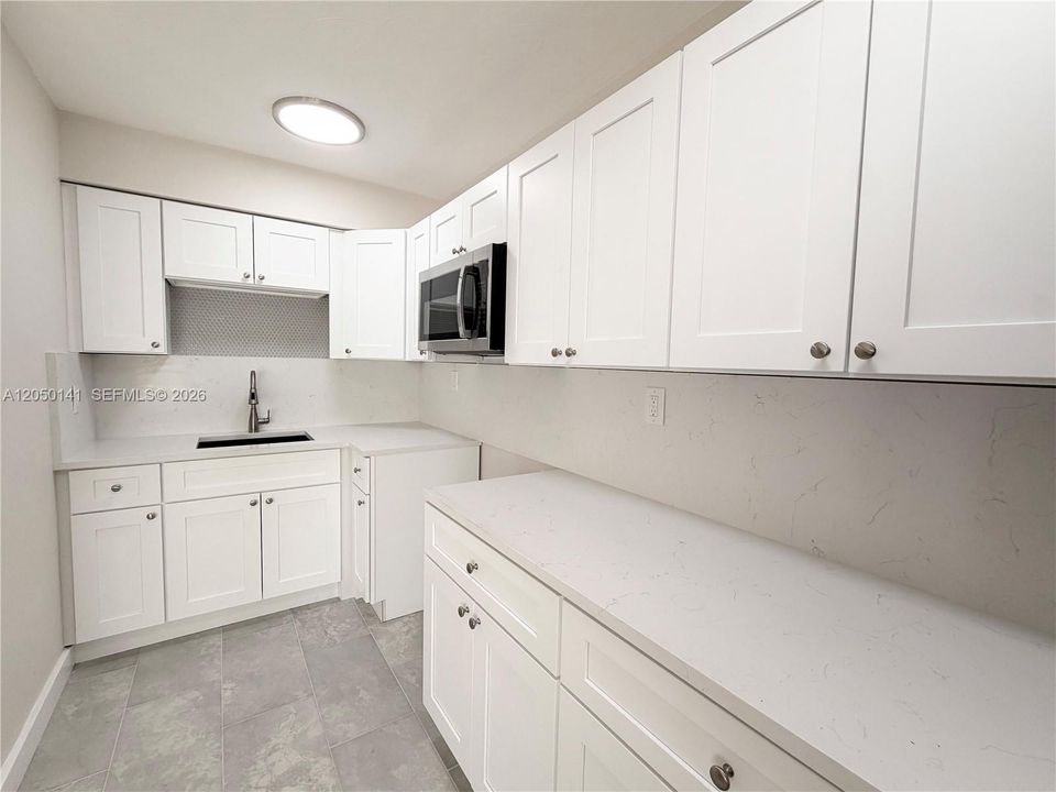 For Rent: $2,350 (1 beds, 1 baths, 799 Square Feet)