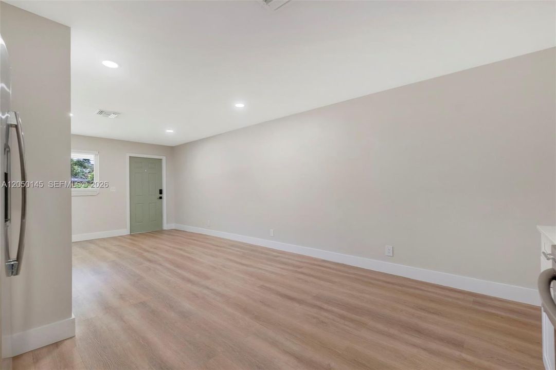 В аренду: $2,950 (3 спален, 2 ванн, 2024 Квадратных фут)