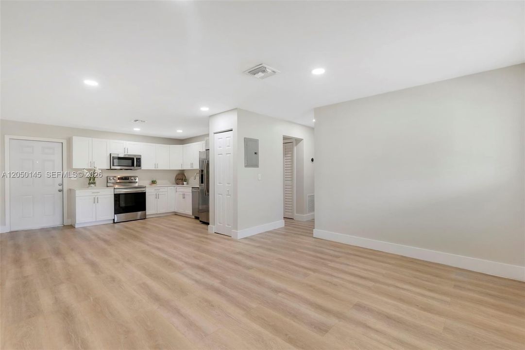 В аренду: $2,950 (3 спален, 2 ванн, 2024 Квадратных фут)