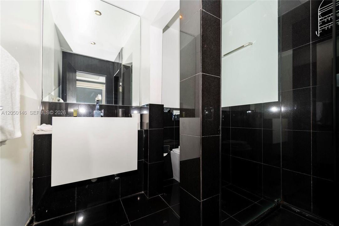 For Rent: $2,900 (2 beds, 2 baths, 700 Square Feet)