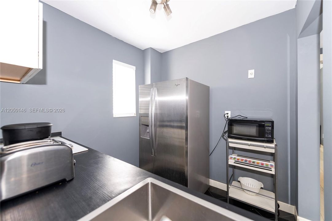 For Rent: $2,900 (2 beds, 2 baths, 700 Square Feet)