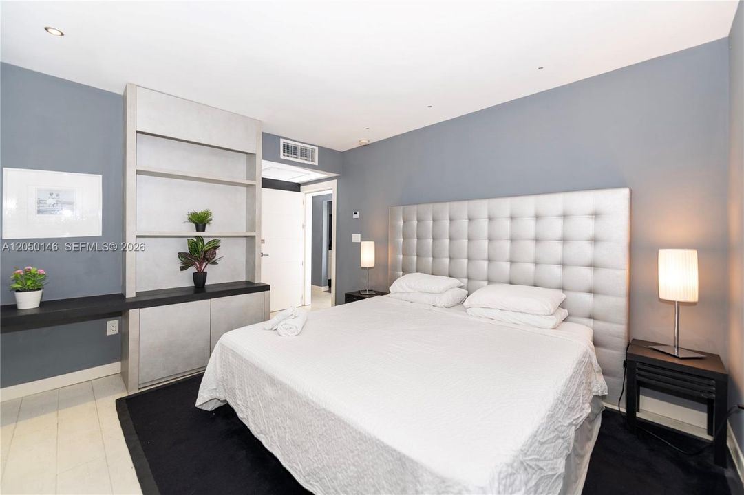 For Rent: $2,900 (2 beds, 2 baths, 700 Square Feet)