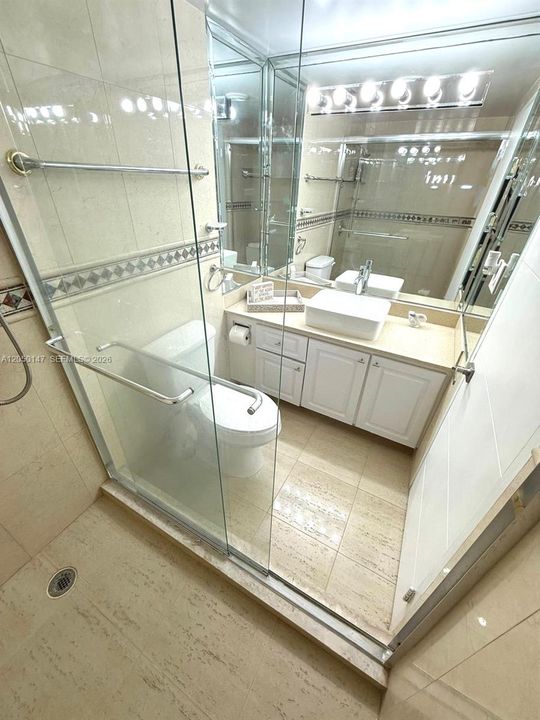 For Rent: $2,450 (1 beds, 1 baths, 896 Square Feet)