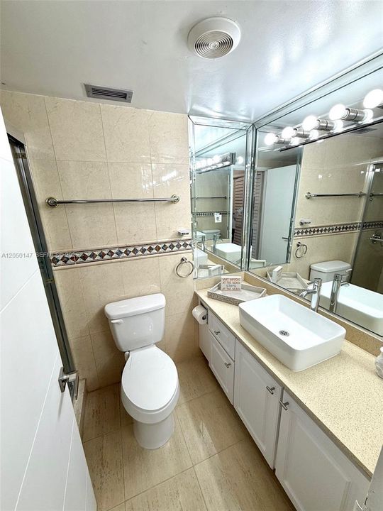 For Rent: $2,450 (1 beds, 1 baths, 896 Square Feet)