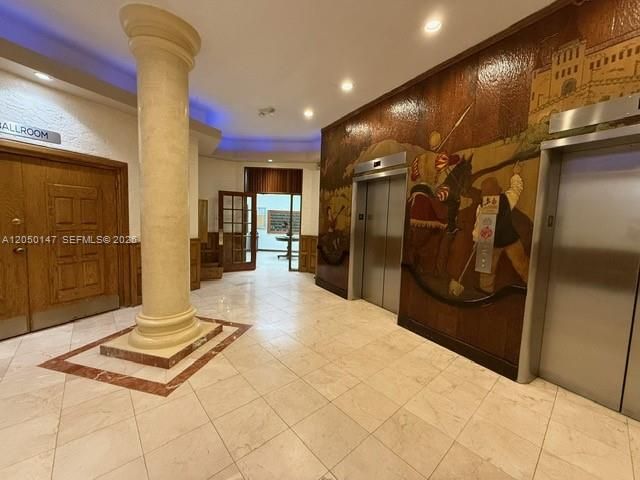 For Rent: $2,450 (1 beds, 1 baths, 896 Square Feet)