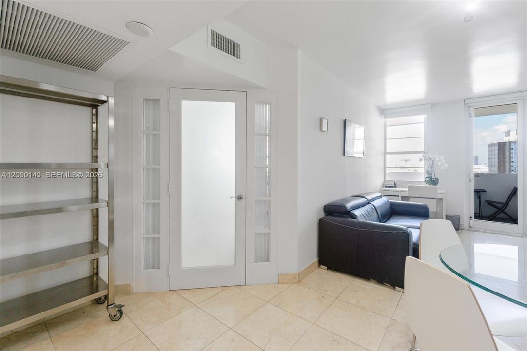 For Rent: $2,500 (0 beds, 1 baths, 525 Square Feet)