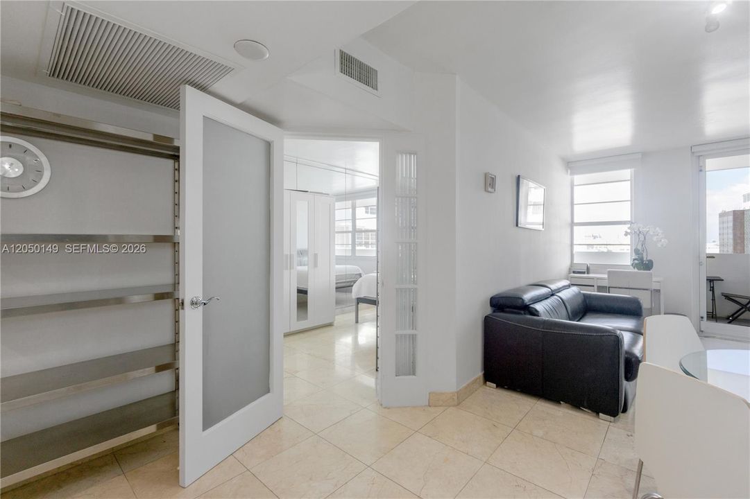 For Rent: $2,500 (0 beds, 1 baths, 525 Square Feet)