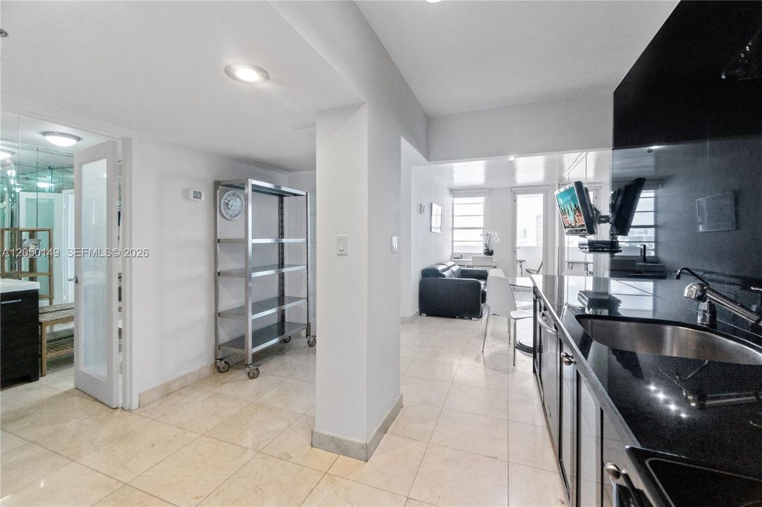 For Rent: $2,500 (0 beds, 1 baths, 525 Square Feet)