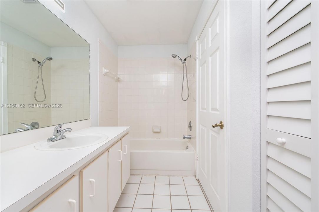 For Rent: $1,800 (1 beds, 1 baths, 608 Square Feet)