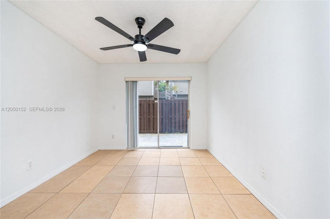 For Rent: $1,800 (1 beds, 1 baths, 608 Square Feet)