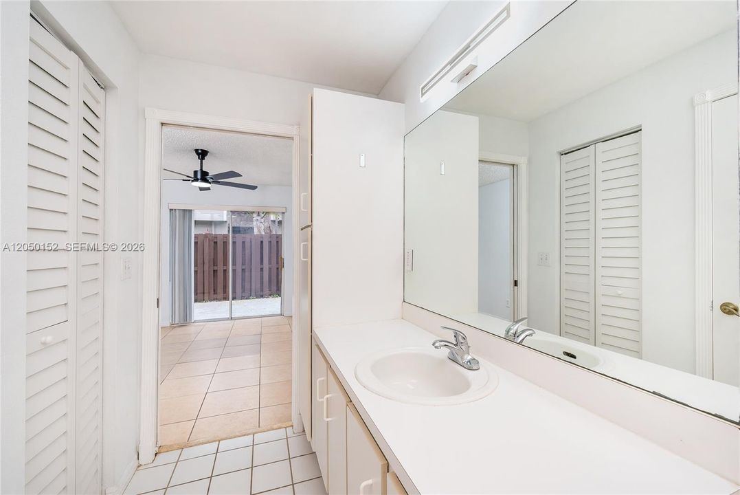 For Rent: $1,800 (1 beds, 1 baths, 608 Square Feet)