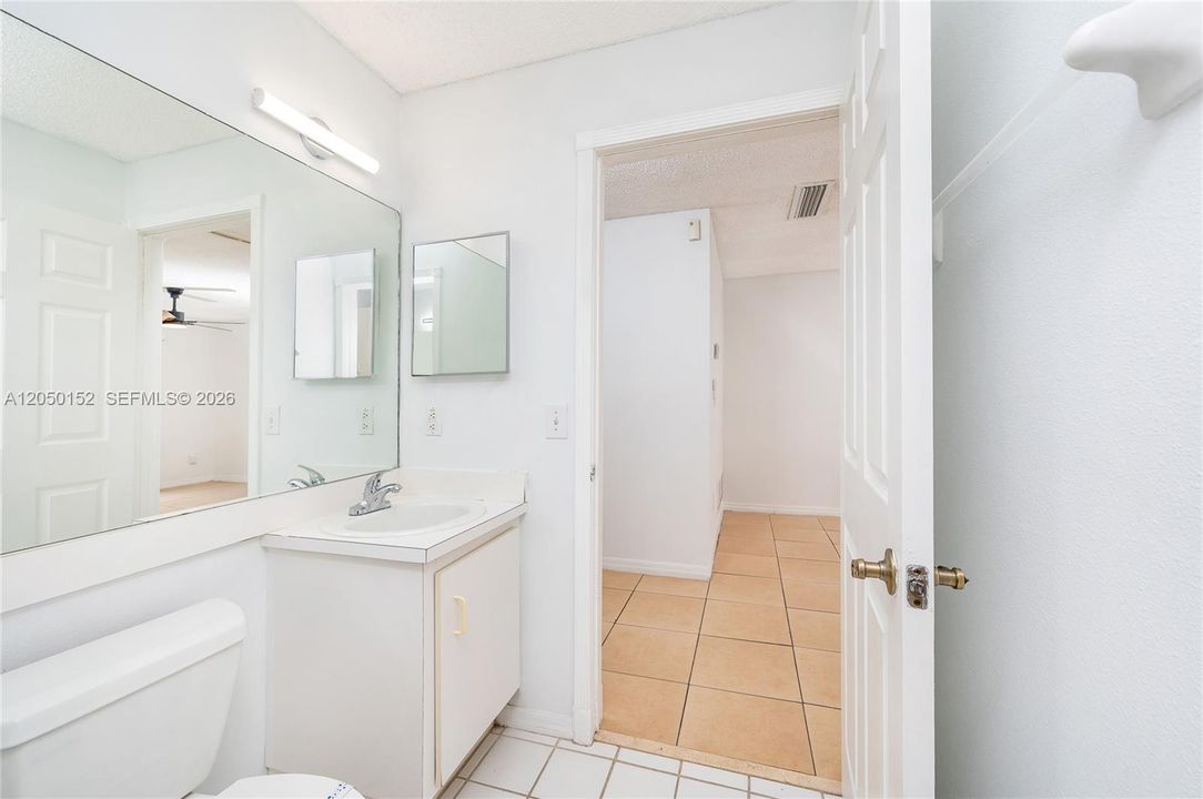 For Rent: $1,800 (1 beds, 1 baths, 608 Square Feet)