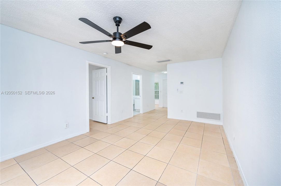 For Rent: $1,800 (1 beds, 1 baths, 608 Square Feet)