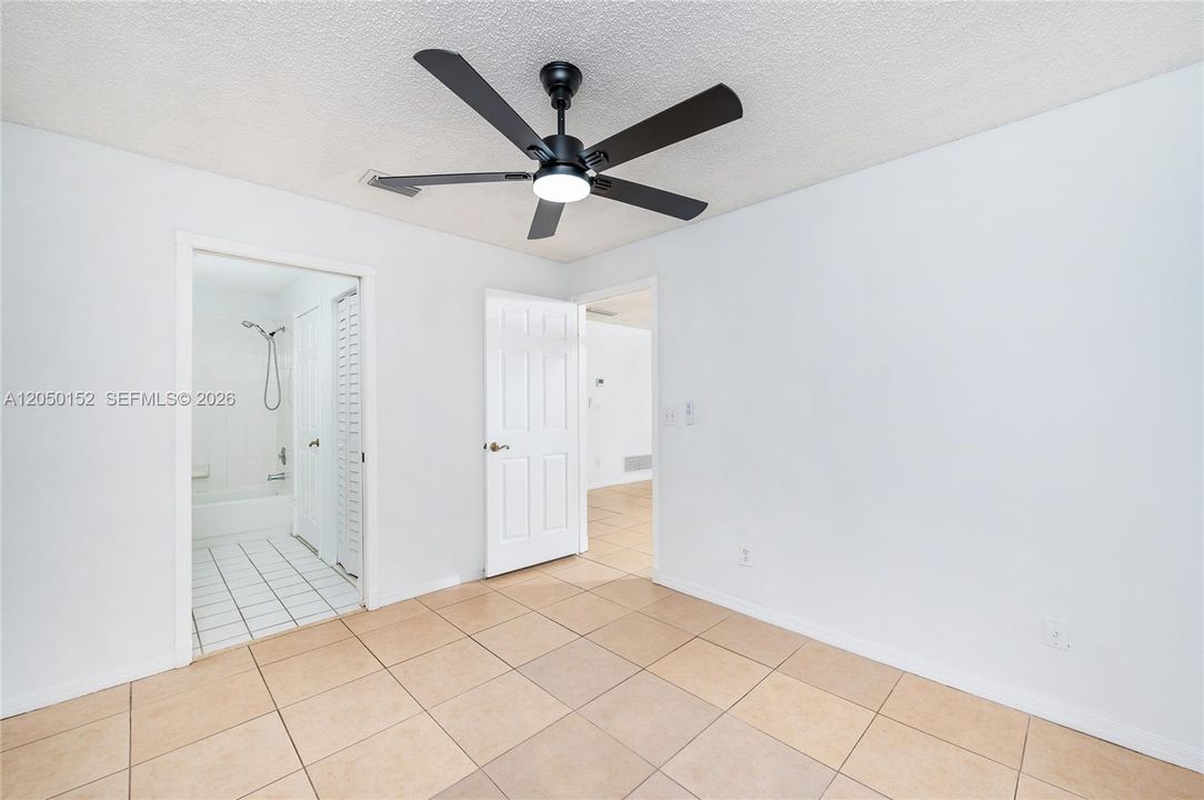 For Rent: $1,800 (1 beds, 1 baths, 608 Square Feet)
