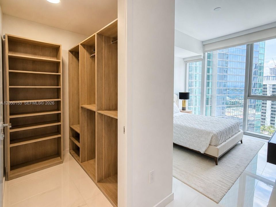 For Sale: $2,565,000 (2 beds, 2 baths, 1437 Square Feet)