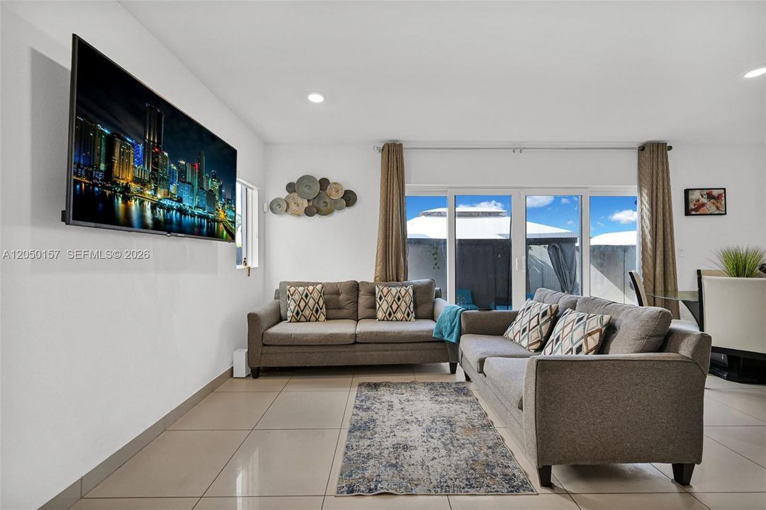 For Sale: $469,999 (5 beds, 4 baths, 1902 Square Feet)