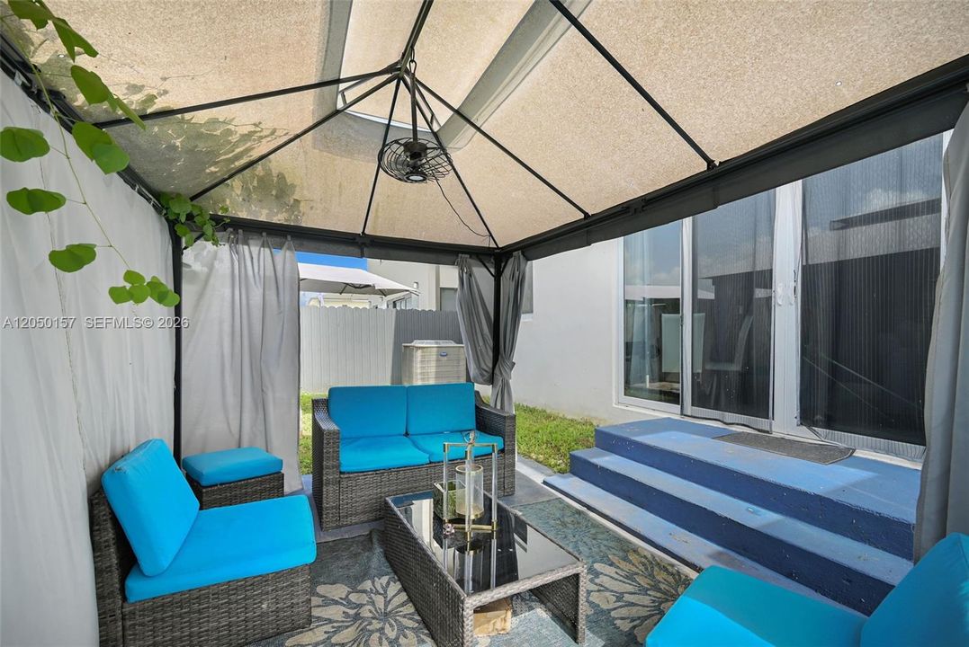 For Sale: $469,999 (5 beds, 4 baths, 1902 Square Feet)