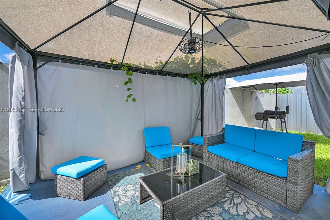 For Sale: $469,999 (5 beds, 4 baths, 1902 Square Feet)