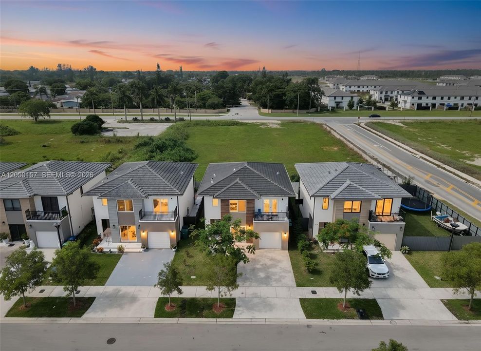 For Sale: $469,999 (5 beds, 4 baths, 1902 Square Feet)