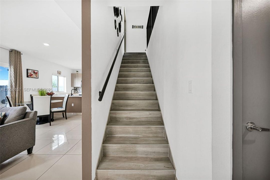For Sale: $469,999 (5 beds, 4 baths, 1902 Square Feet)