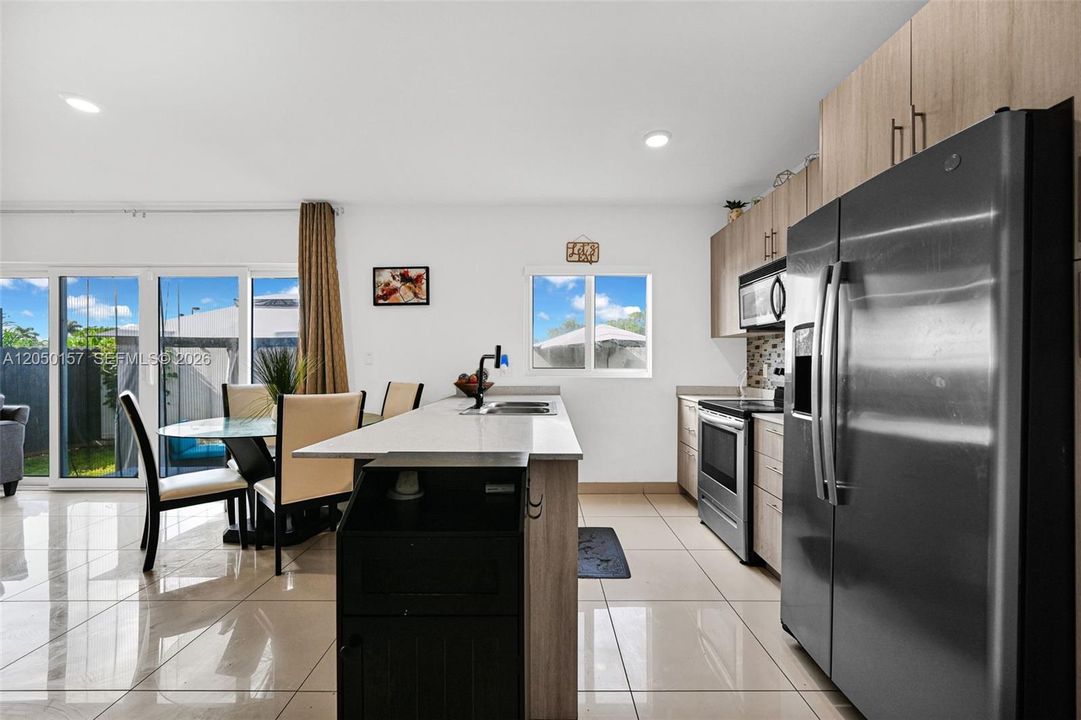 For Sale: $469,999 (5 beds, 4 baths, 1902 Square Feet)