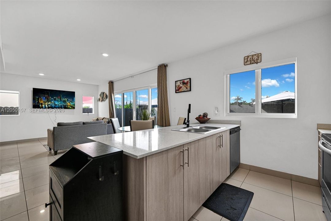 For Sale: $469,999 (5 beds, 4 baths, 1902 Square Feet)