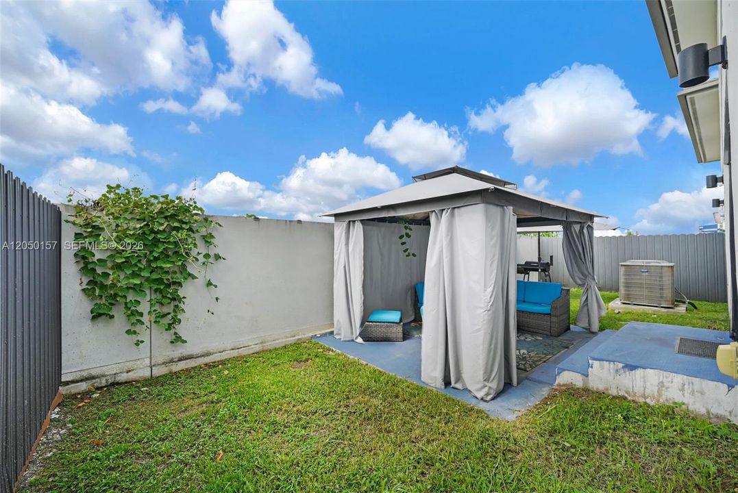 For Sale: $469,999 (5 beds, 4 baths, 1902 Square Feet)