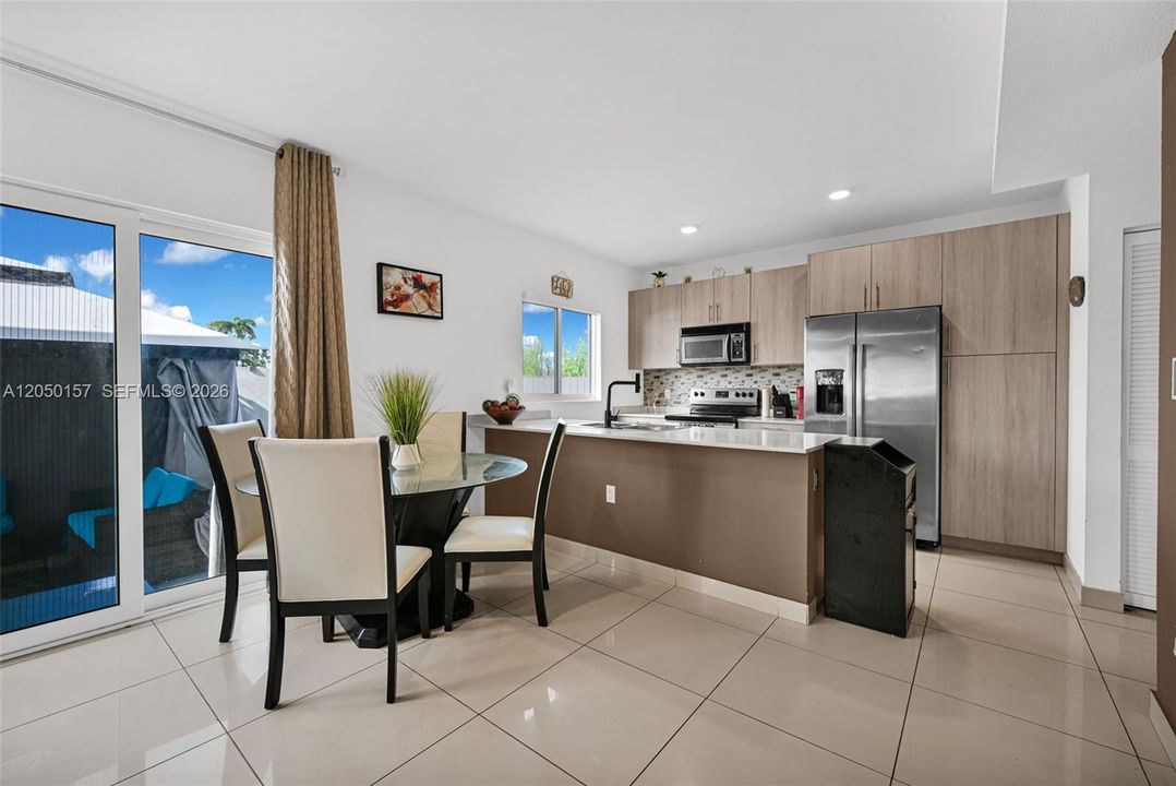 For Sale: $469,999 (5 beds, 4 baths, 1902 Square Feet)