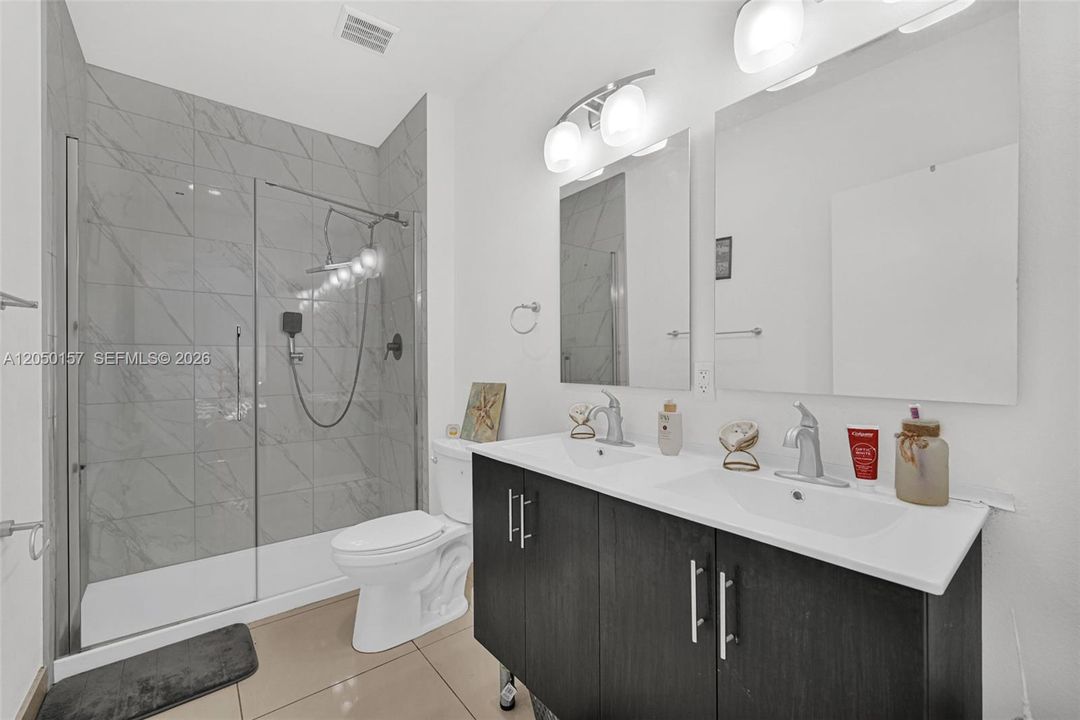 For Sale: $469,999 (5 beds, 4 baths, 1902 Square Feet)