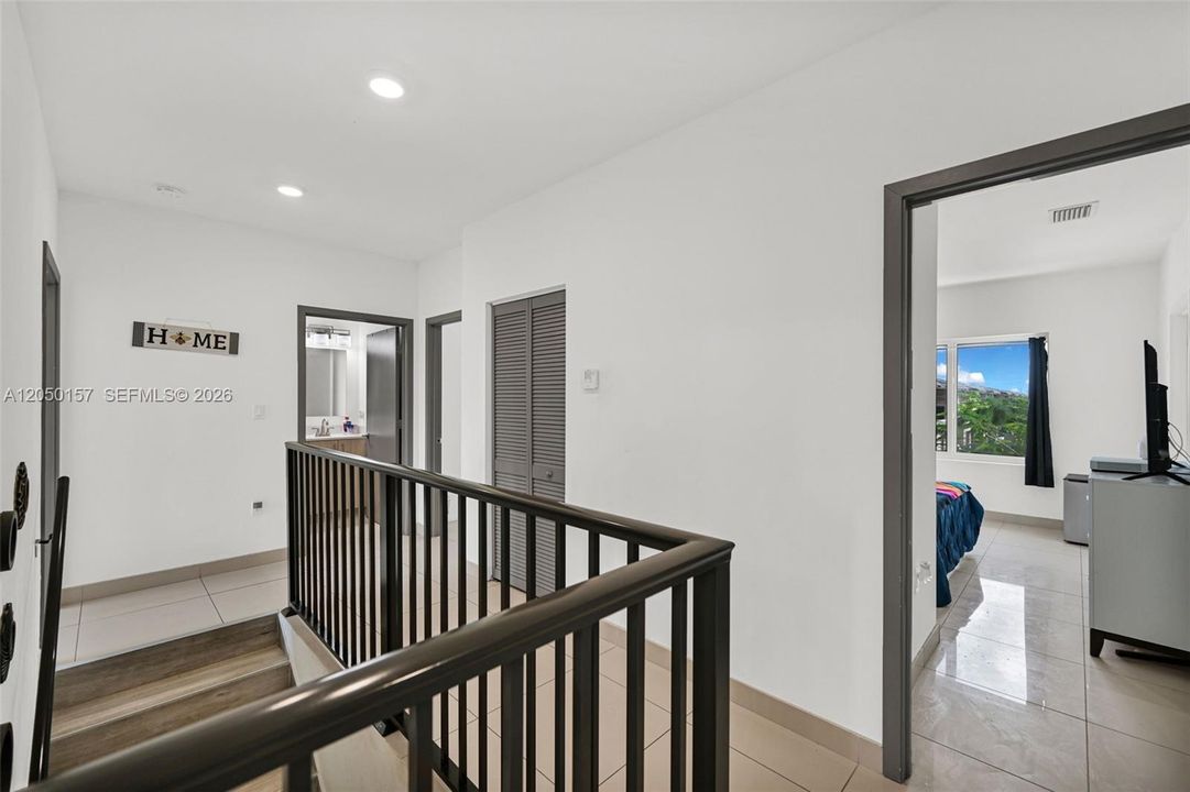 For Sale: $469,999 (5 beds, 4 baths, 1902 Square Feet)