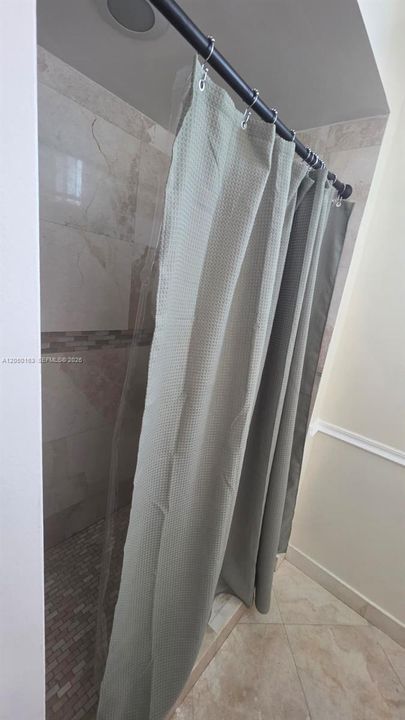 For Rent: $2,400 (1 beds, 1 baths, 694 Square Feet)