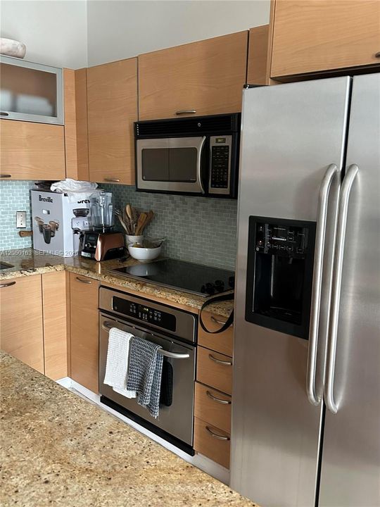 For Rent: $2,400 (1 beds, 1 baths, 694 Square Feet)