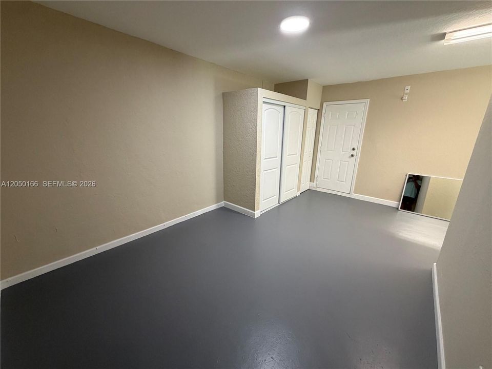 В аренду: $1,300 (0 спален, 1 ванн, 2176 Квадратных фут)