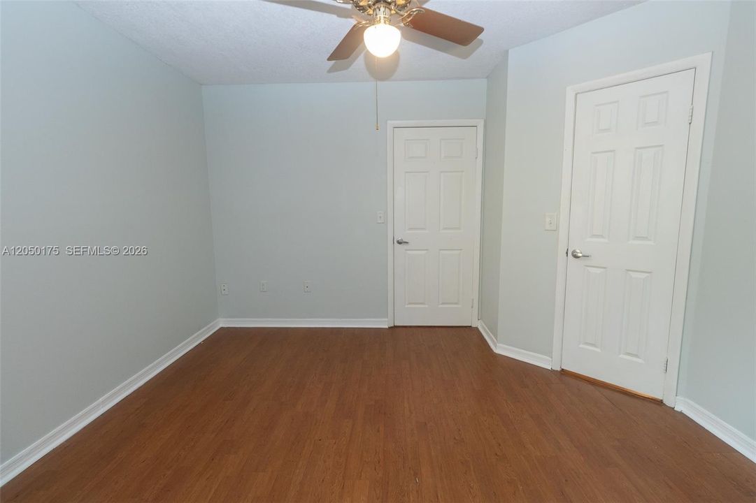 For Rent: $1,900 (2 beds, 1 baths, 735 Square Feet)