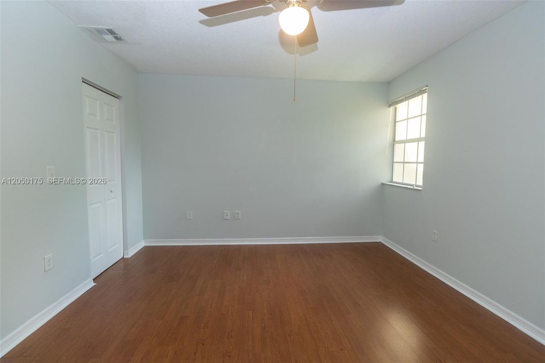 For Rent: $1,900 (2 beds, 1 baths, 735 Square Feet)