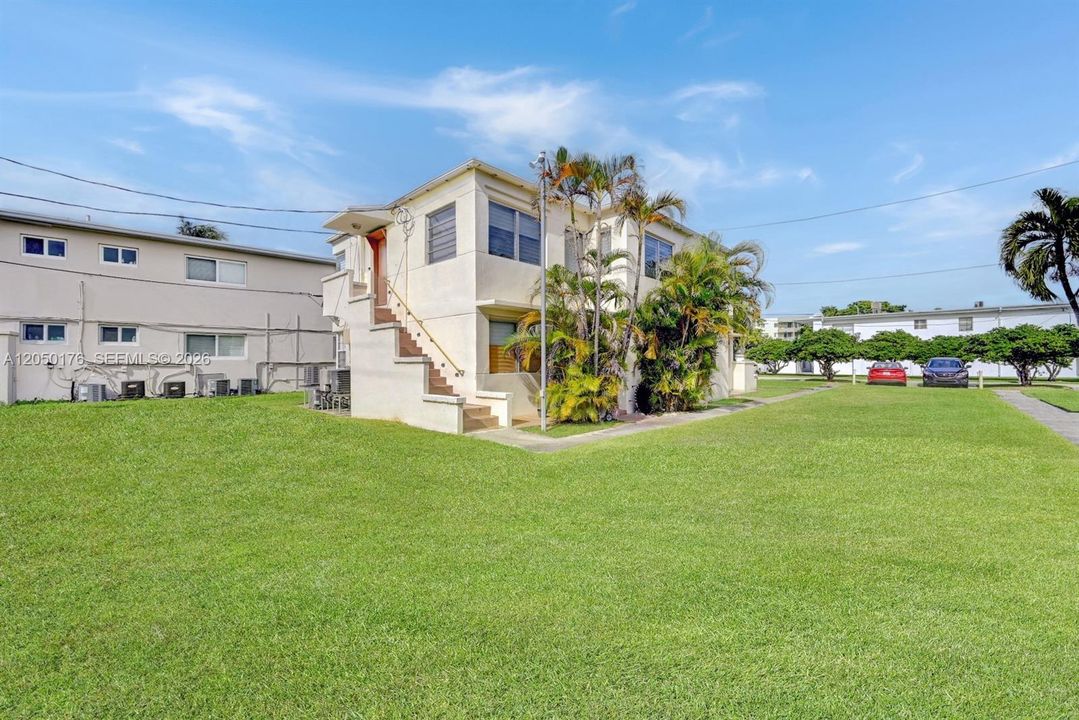 For Rent: $1,950 (1 beds, 1 baths, 730 Square Feet)